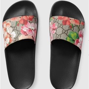 GG BLOOMS SUPREME FLORAL SLIDE SANDAL